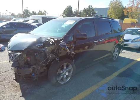 2013 Toyota Sienna Se 8 Passenger z USA, uszkodzony, nr VIN 5TDXK3DC0DS391281